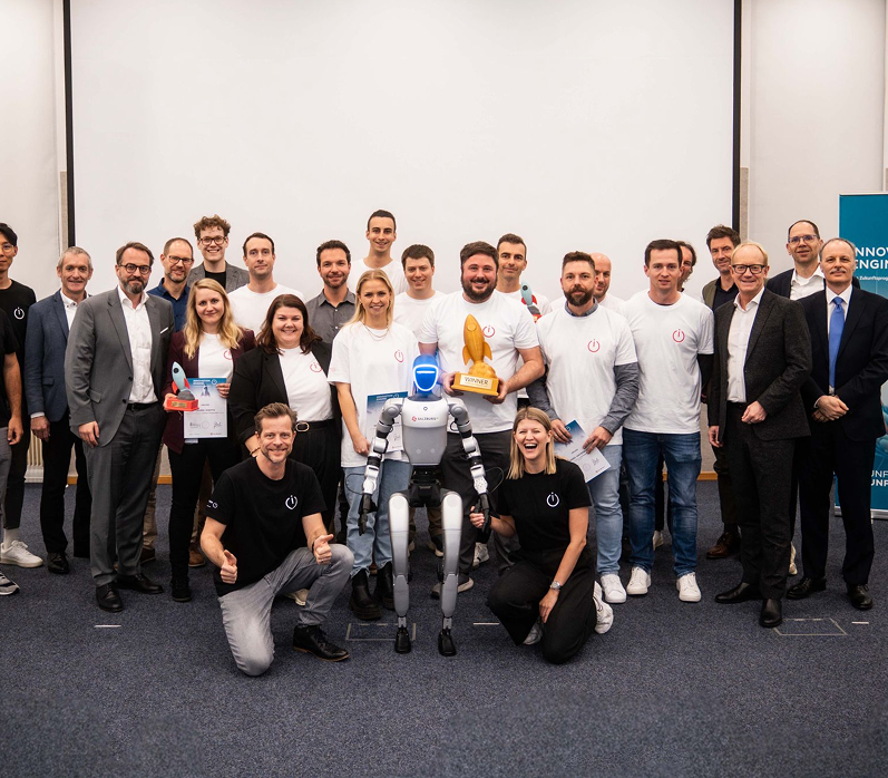 Salzburg AG innovation program team with award and robot